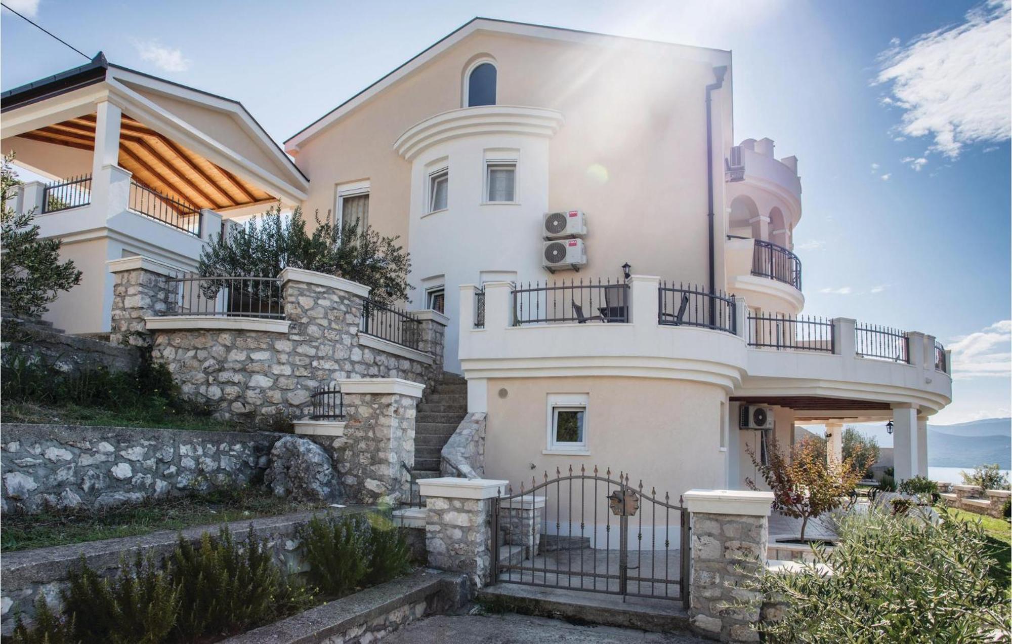 Lovely Apartment In Komarna With House Sea View Klek Zewnętrze zdjęcie